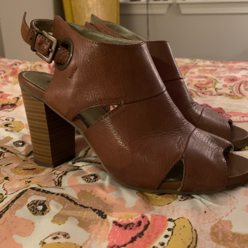 Cutout sandal